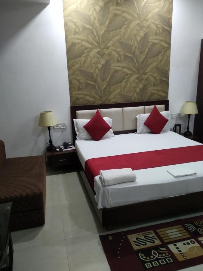Hotel Popular Amritsar Zewnętrze zdjęcie
